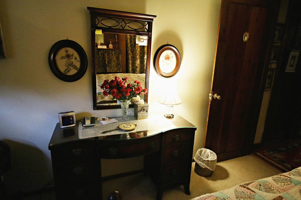 Ebenezer House Bed & Breakfast Burtonsville Экстерьер фото