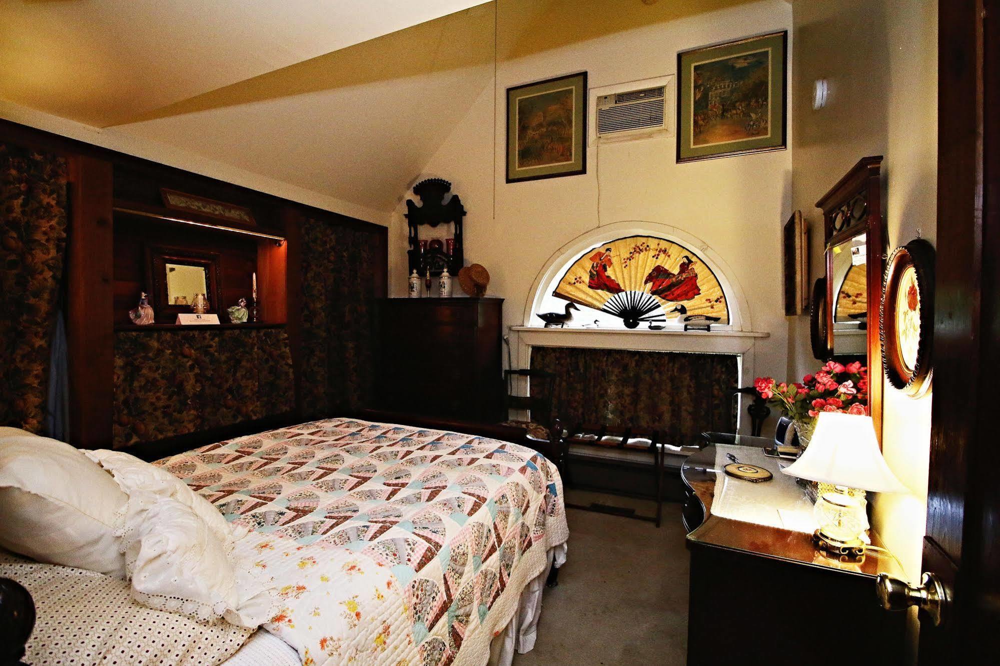 Ebenezer House Bed & Breakfast Burtonsville Экстерьер фото